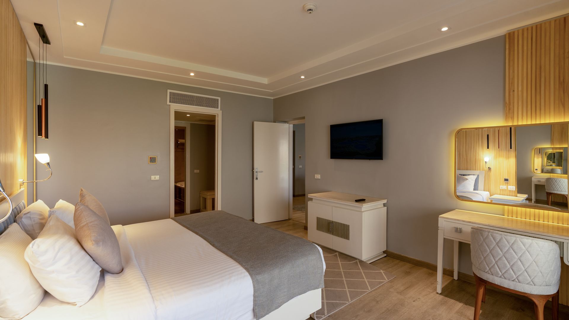 ROYAL SUITE SEA VIEW