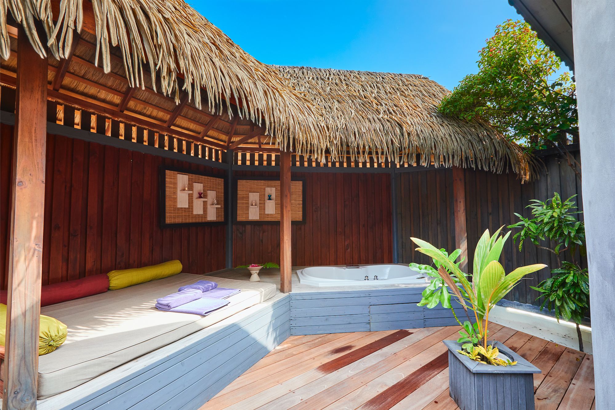 Jacuzzi Beach Villas 