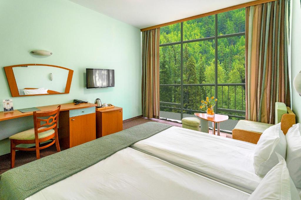DOUBLE PARK ROOM