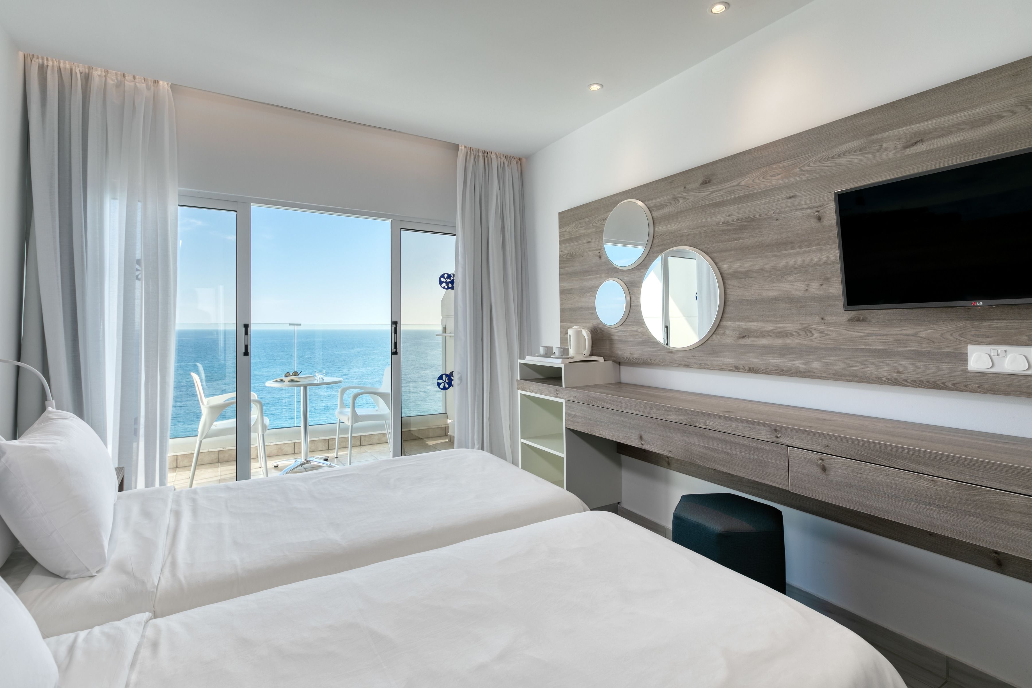 Standard Room (SeaView, Balcony):