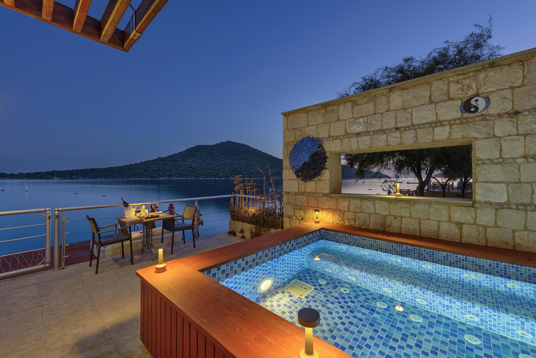 Honeymoon Room With Jacuzzi and Sea View