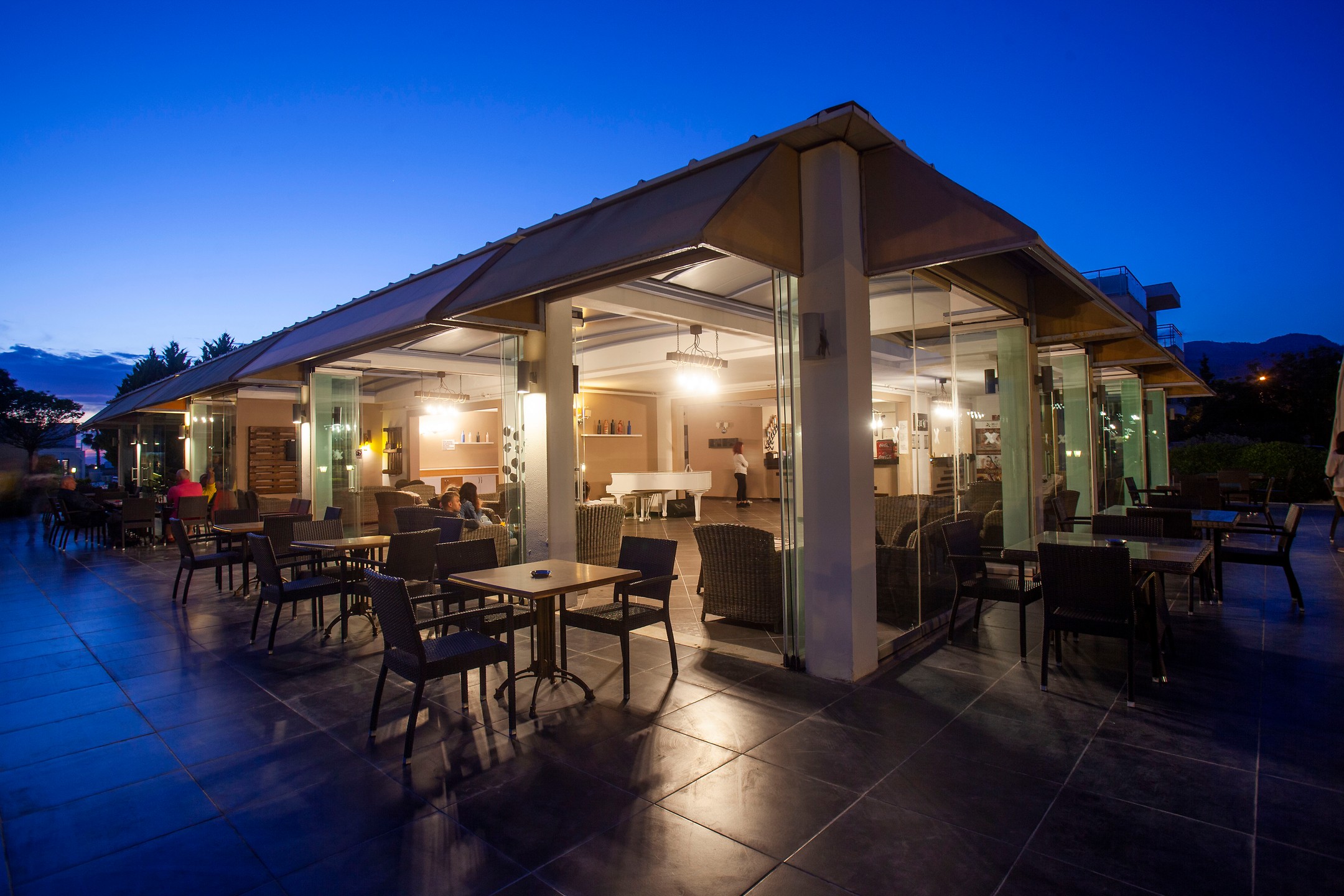 LOBBY BAR