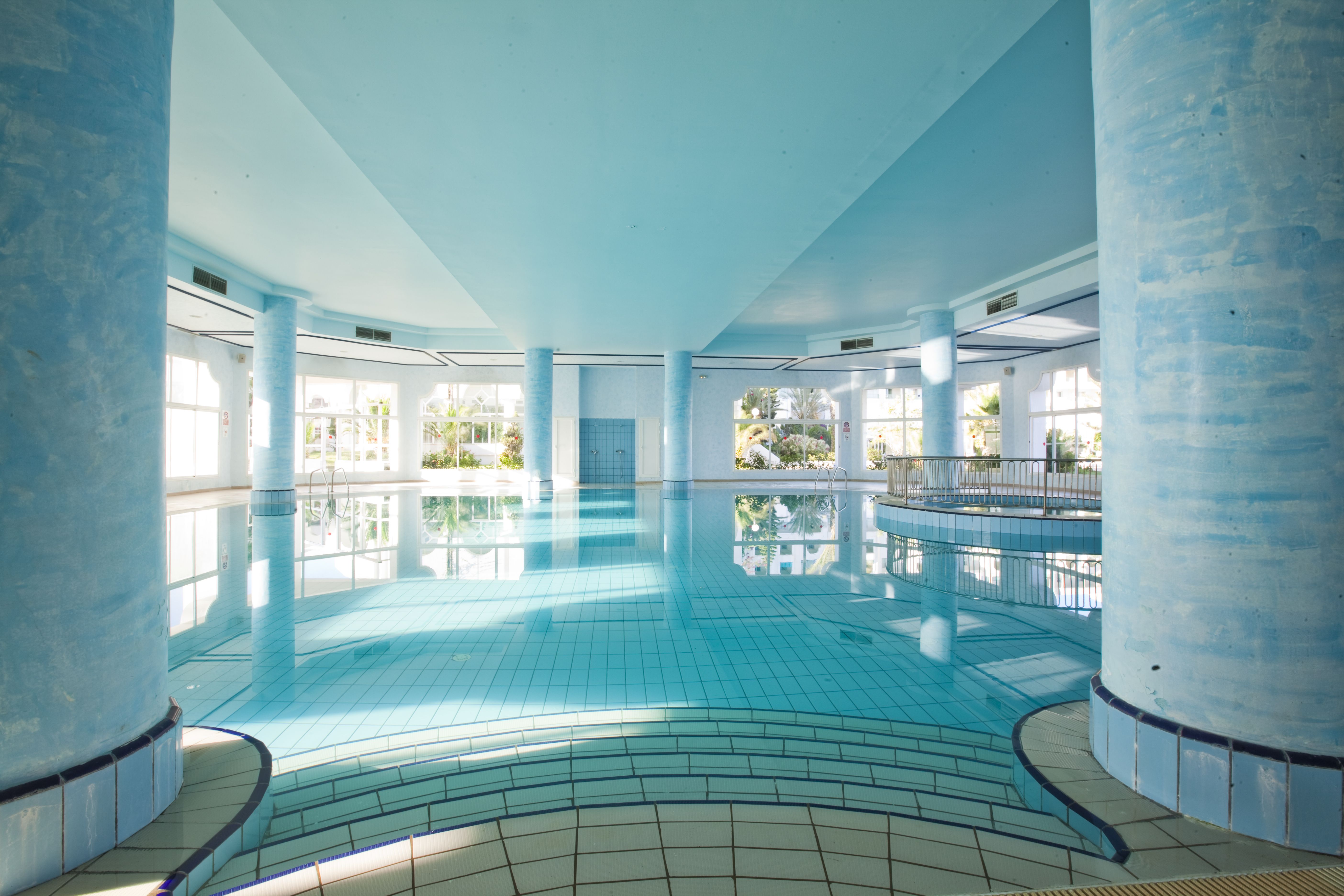 Piscină interioară