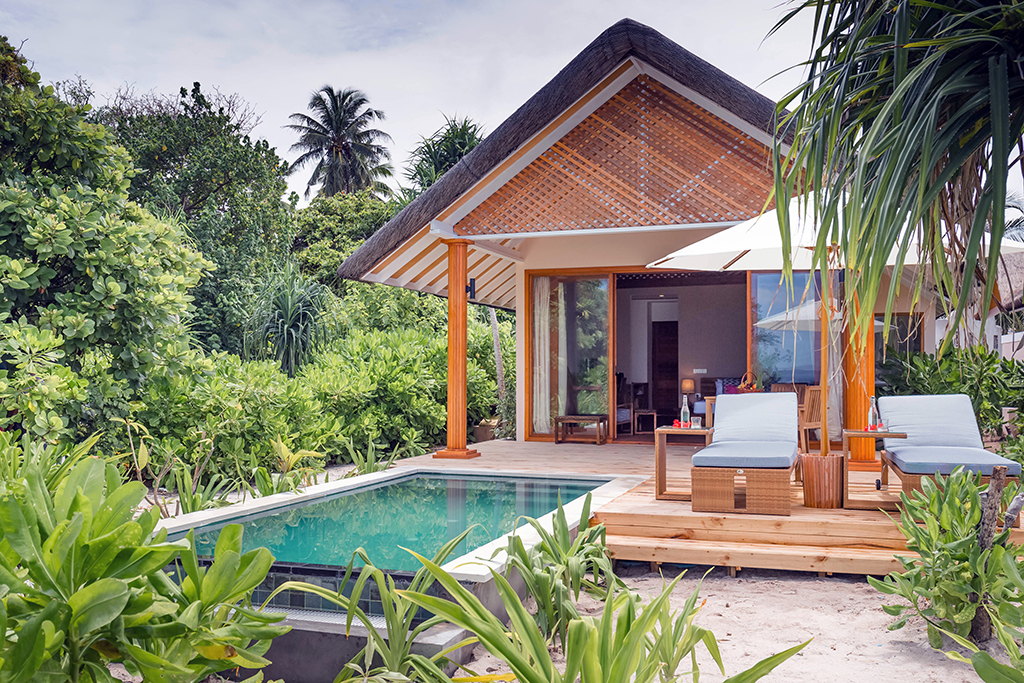 BEACH VILLA WITH POOL