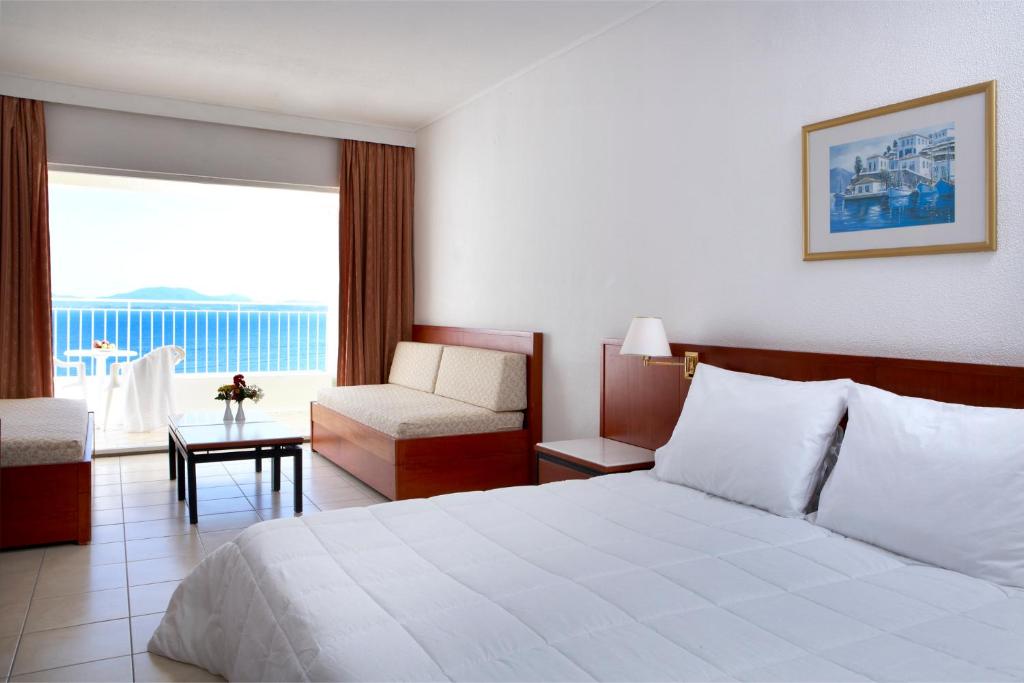 FAMILY ROOM MAIN BUILDING SEA VIEW 