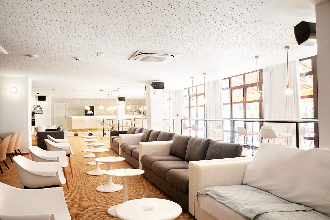 MAIN BAR