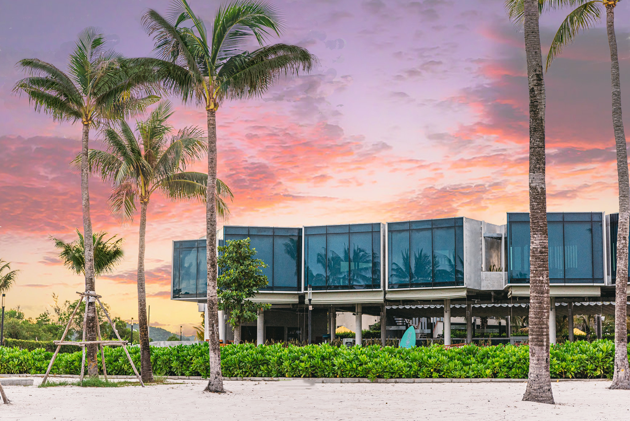 THE SUNSET BEACH HOUSE
