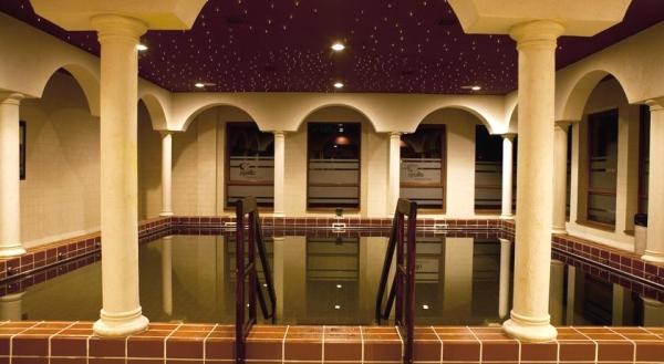 Sangeorgiu, Club Apollo, piscina interioara cu apa sarata.jpg