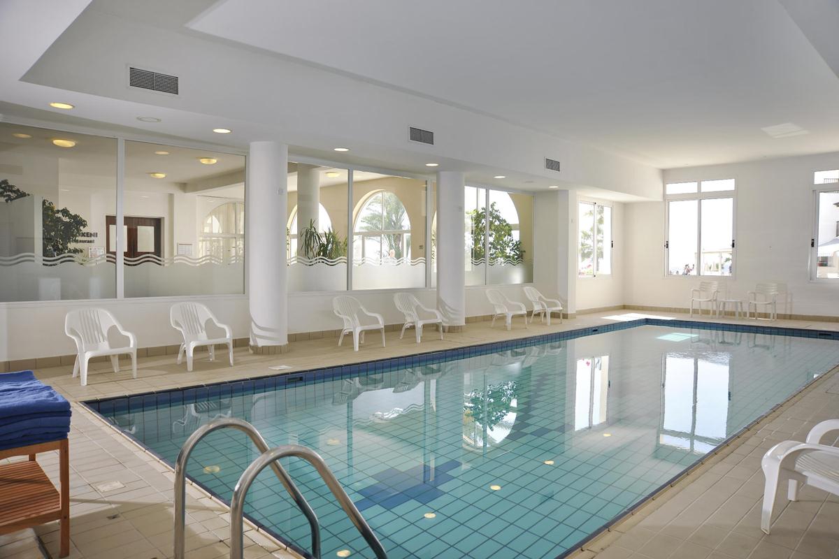 Piscină interioară