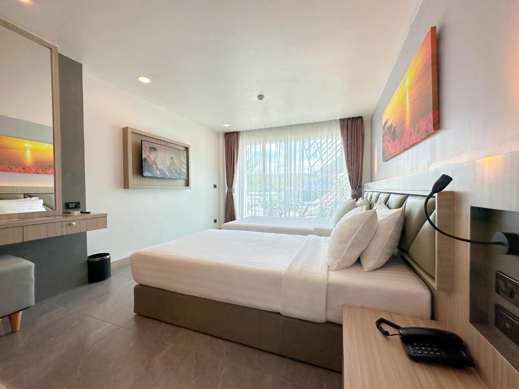 Deluxe Twin Balcony Mountain View