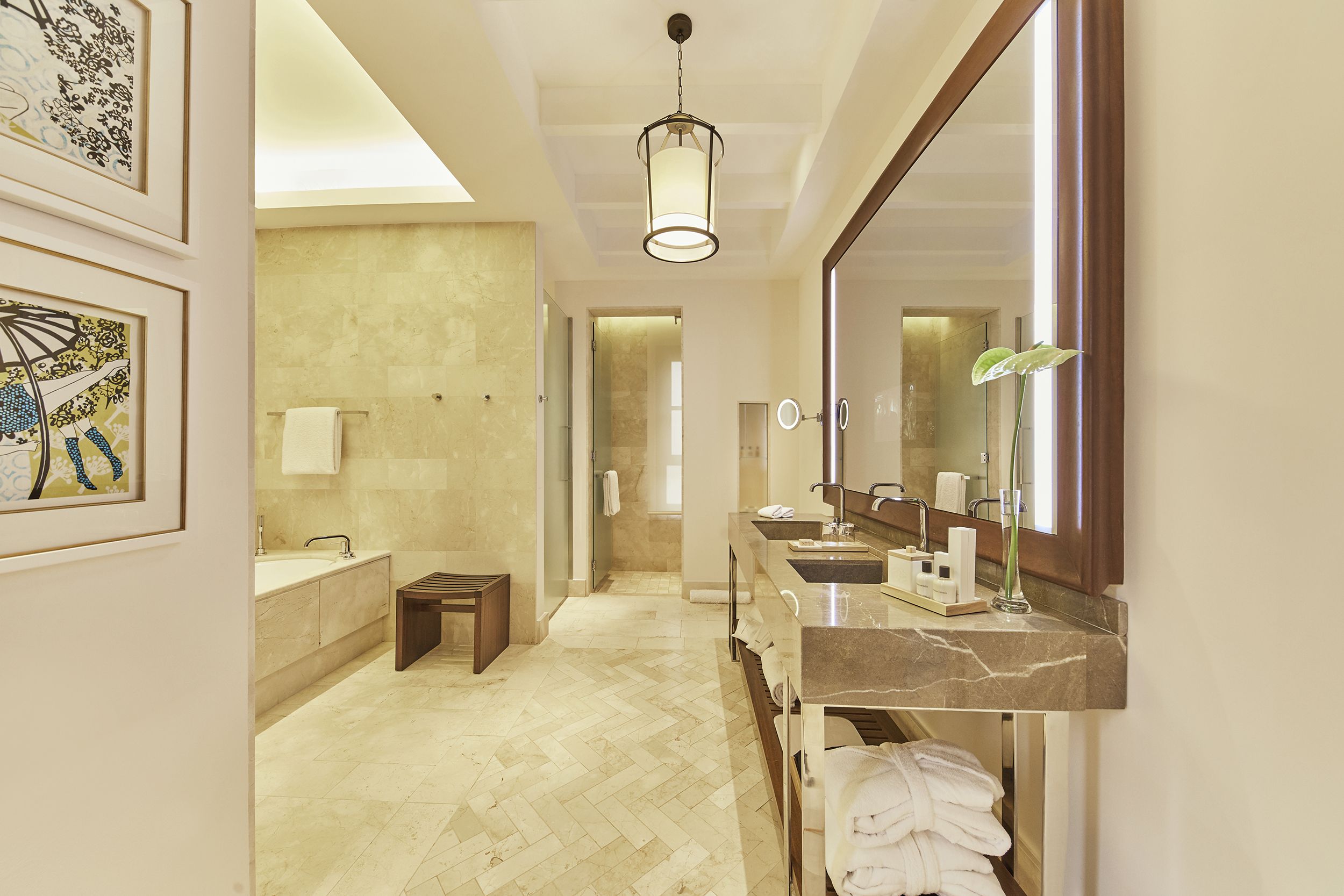 PRESIDENTIAL SUITE
