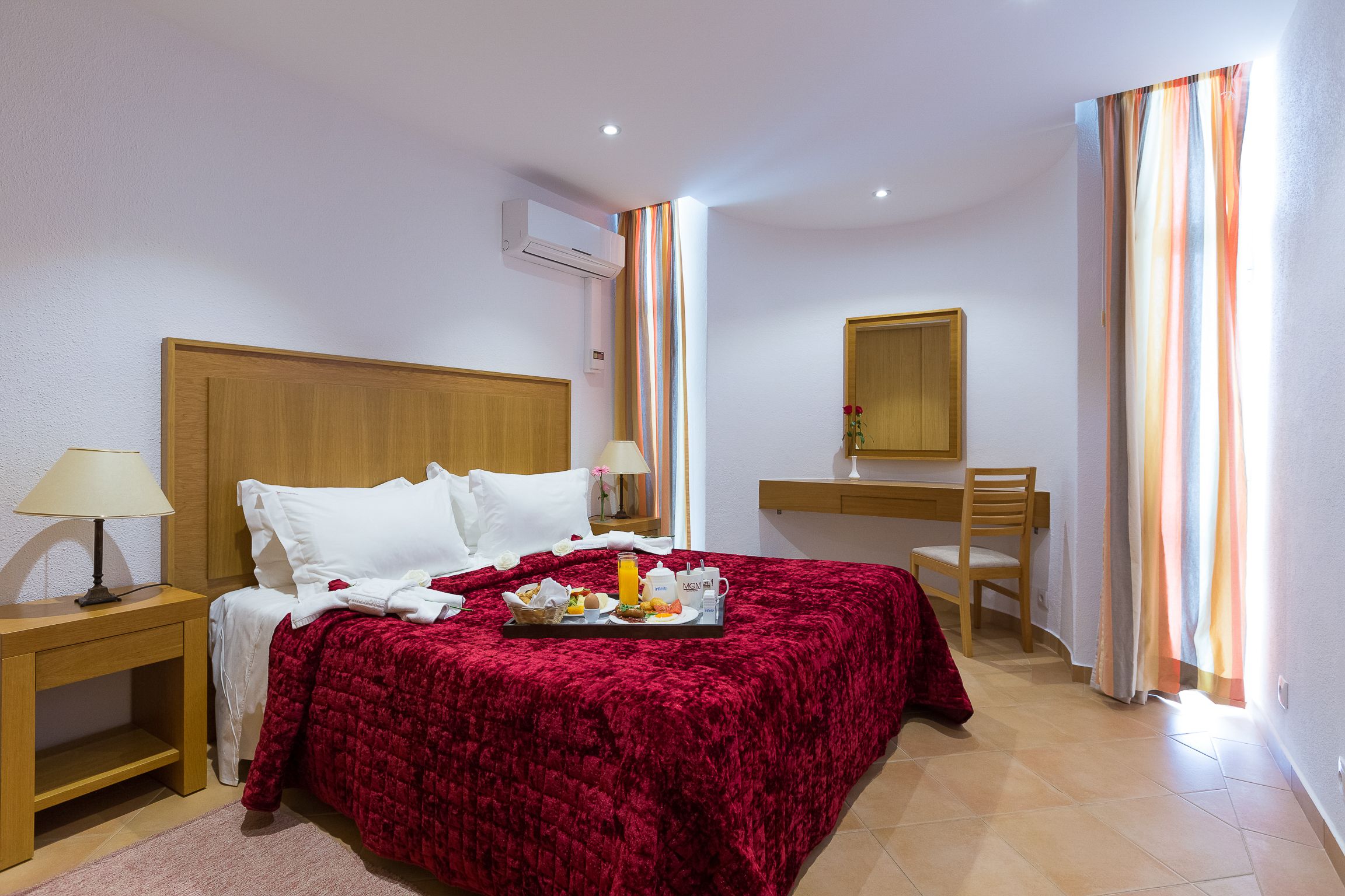 DELUXE ONE BEDROOM APARTMENT SEA OR POOL VIEW