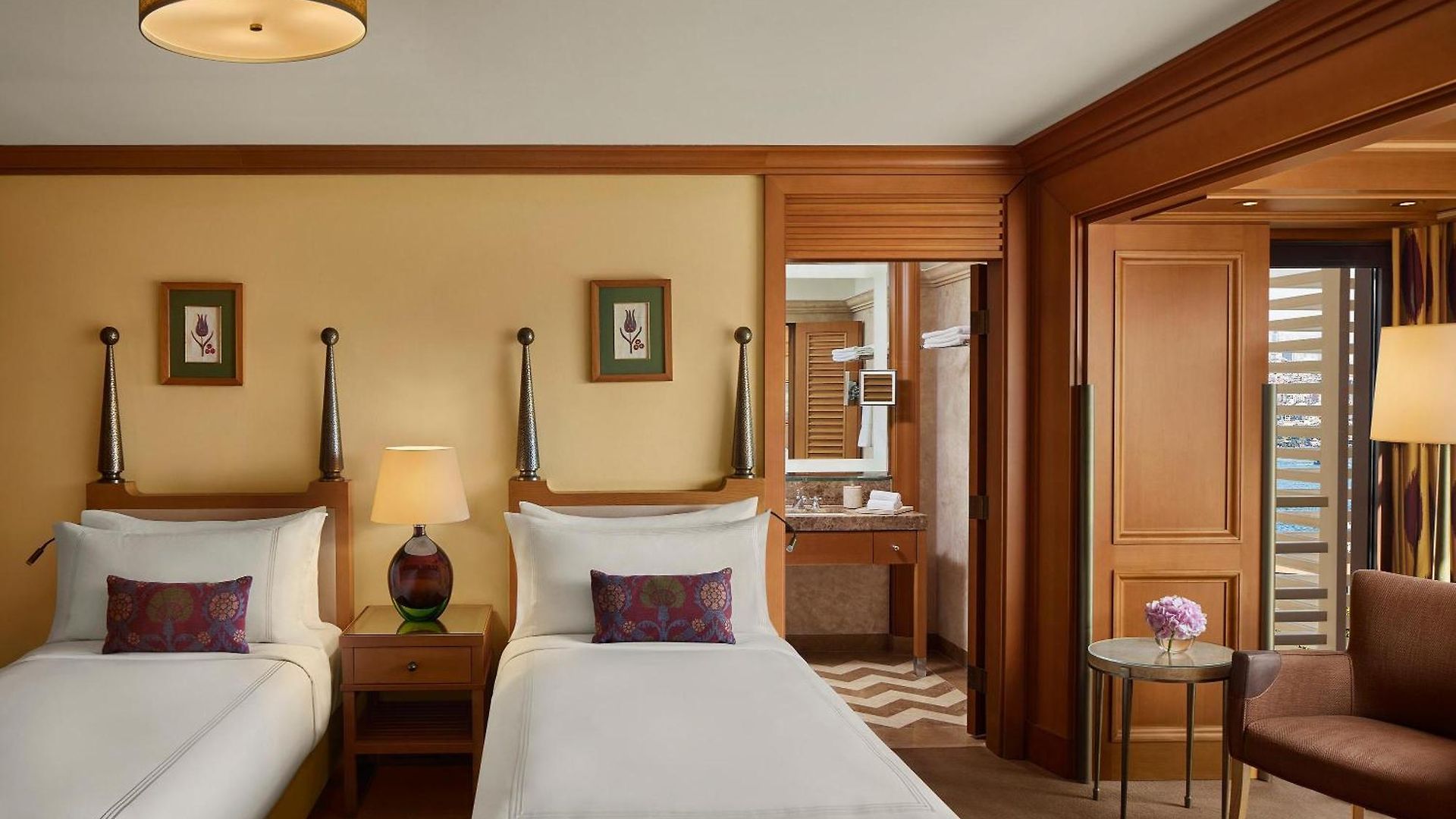 DELUXE ROOM PARTIAL SEA VIEW