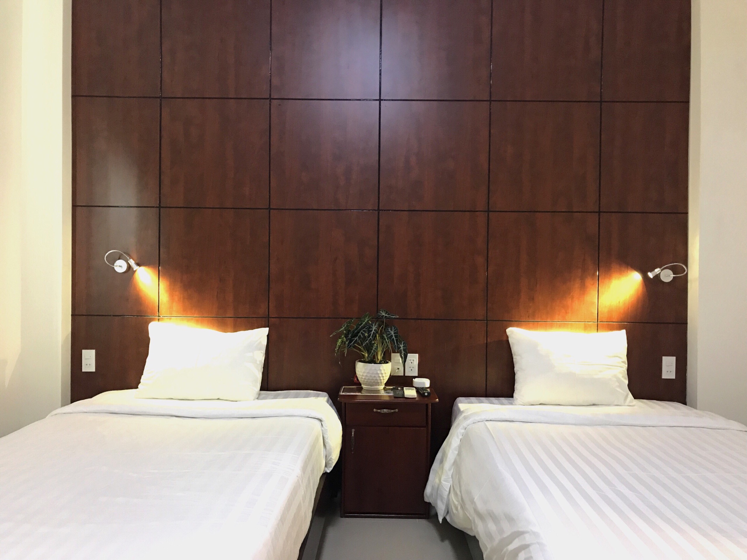ROH ROOM 