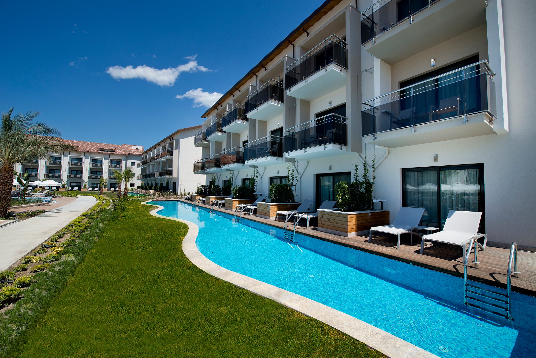 FAMILY SWIM UP ROOM