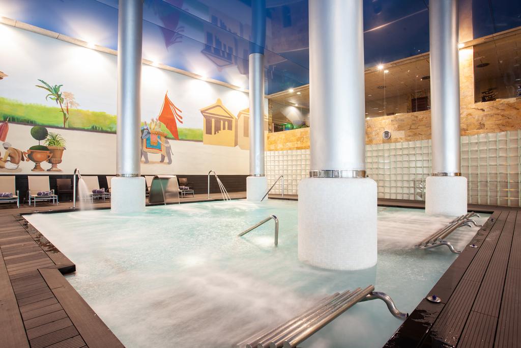 Piscină interioară