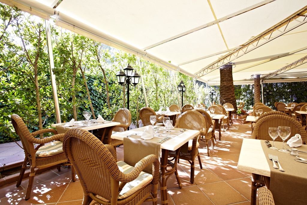 MAIN RESTAURANT