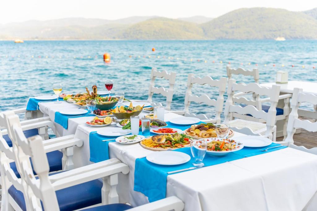 MAIN RESTOURANT