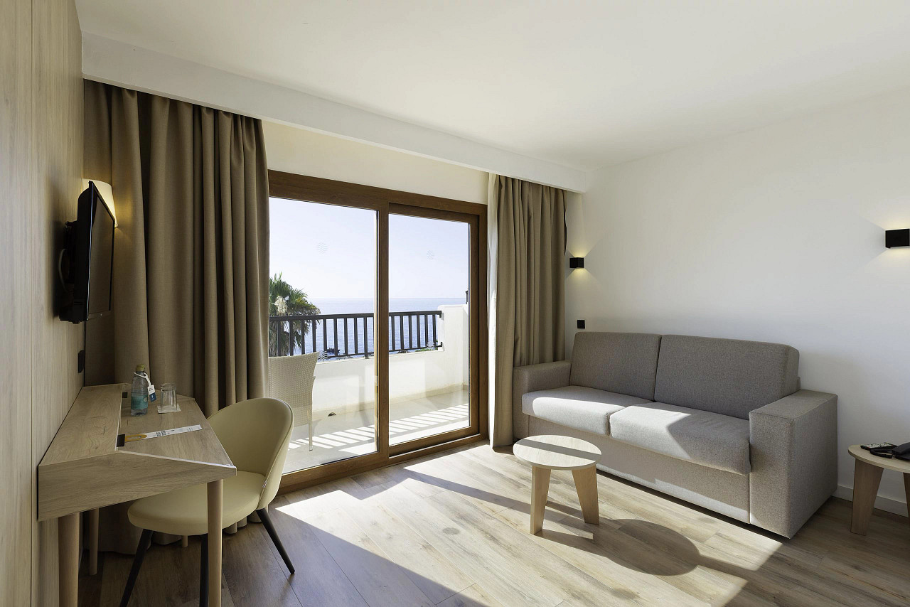 SUITE 1 BEDROOM SEAVIEW