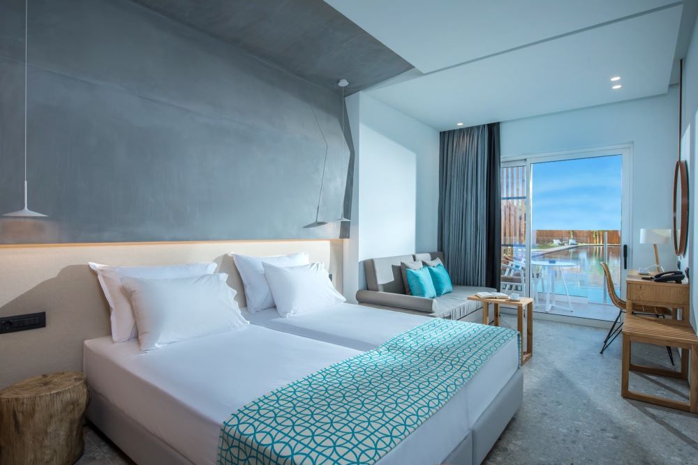 Junior-Suite-Swim-Up-Cover-photo.jpg