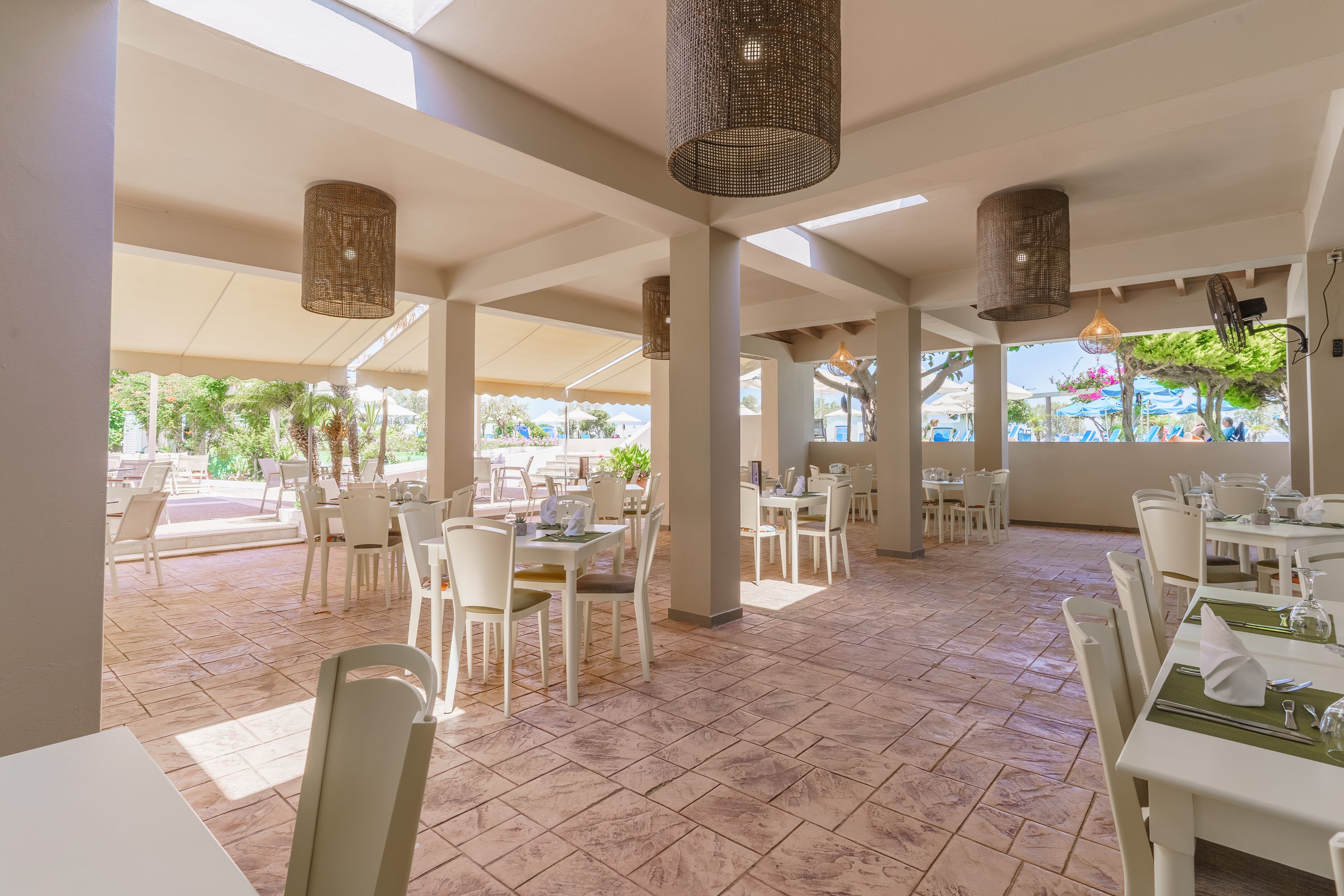 MAIN RESTAURANT 