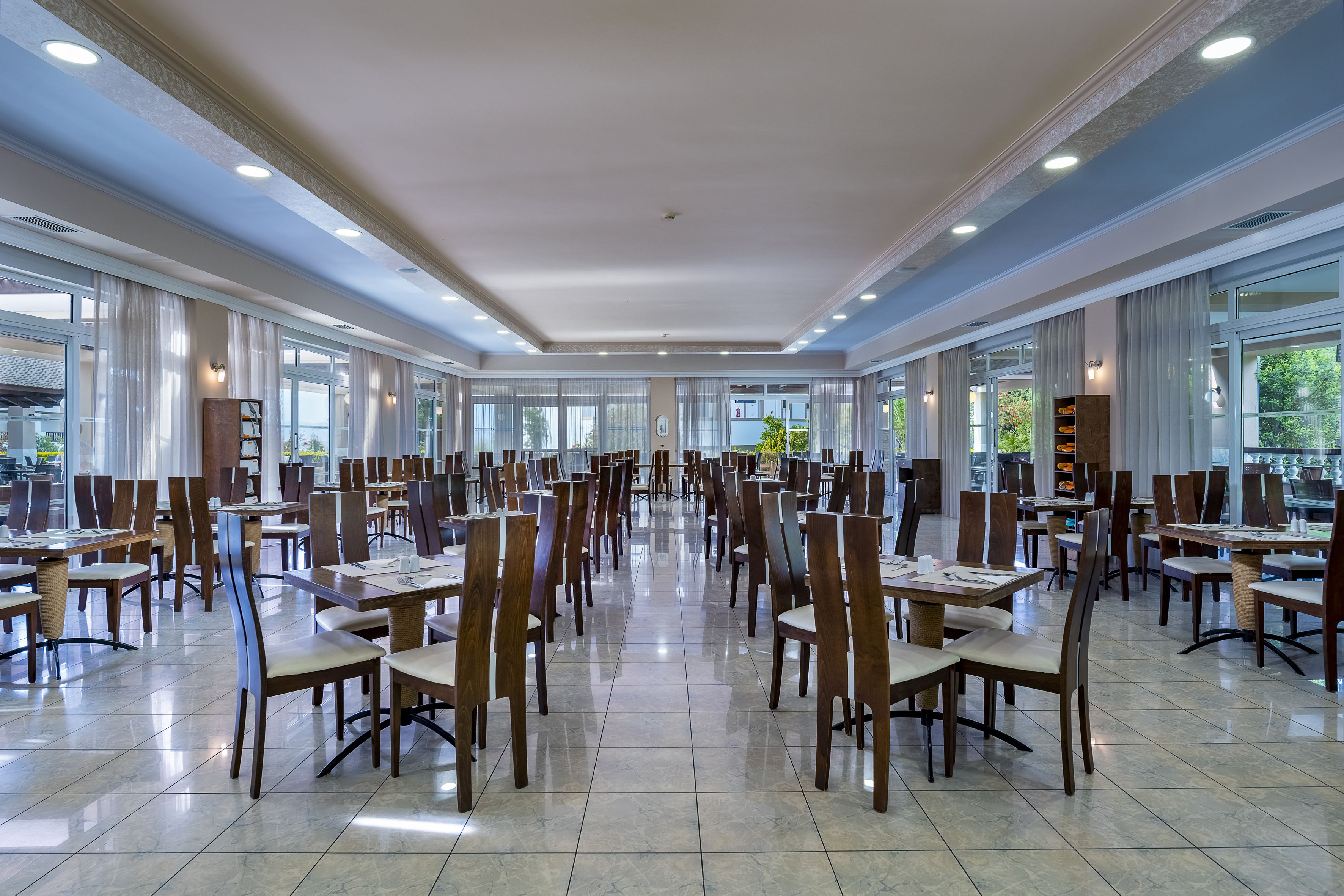 MAIN RESTAURANT 