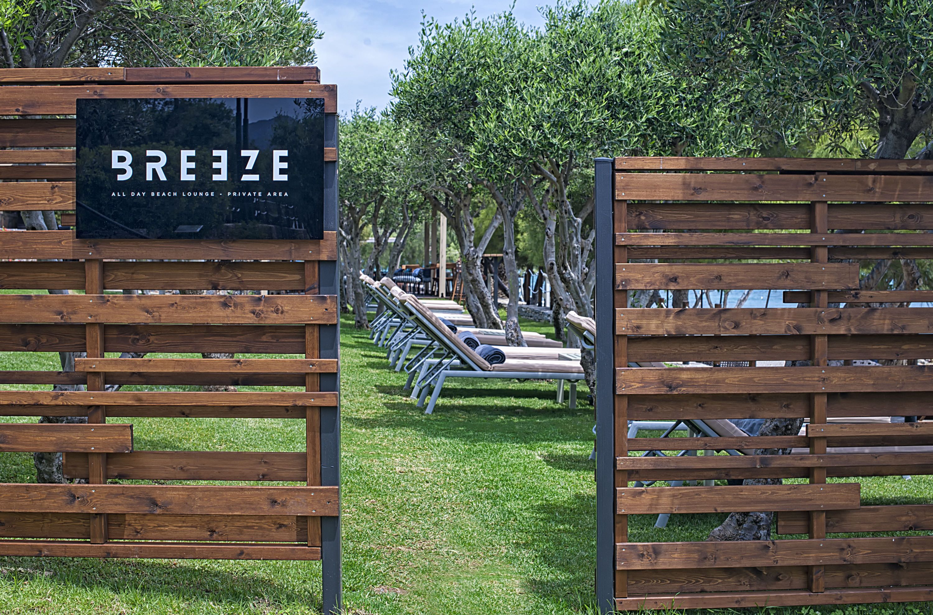 Breeze All Day Beach Lounge