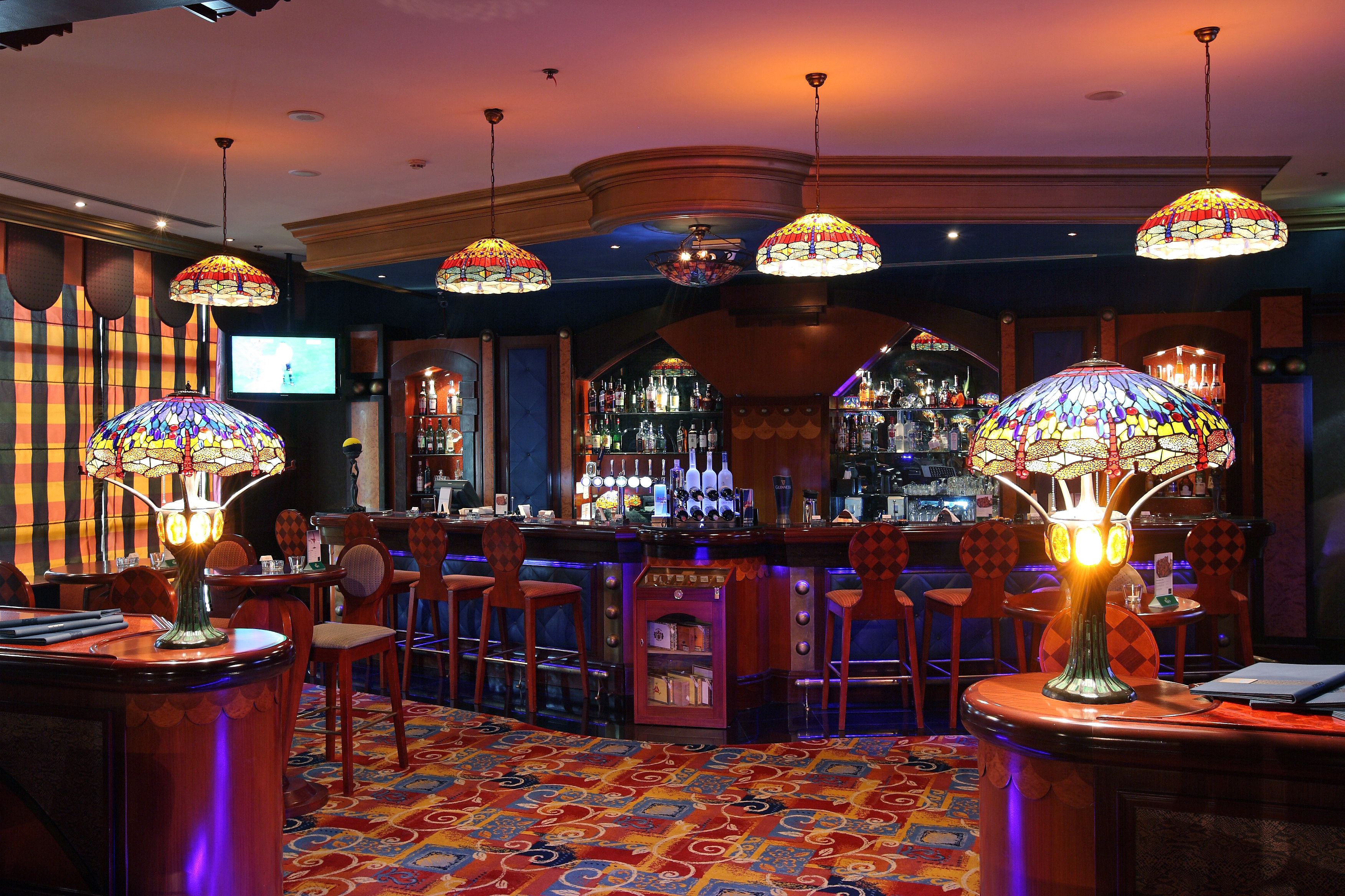 LOBBY BAR