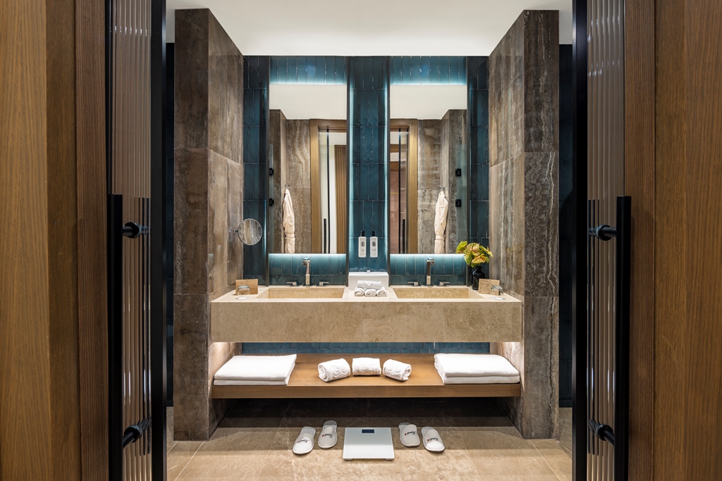 Lagoon Suite