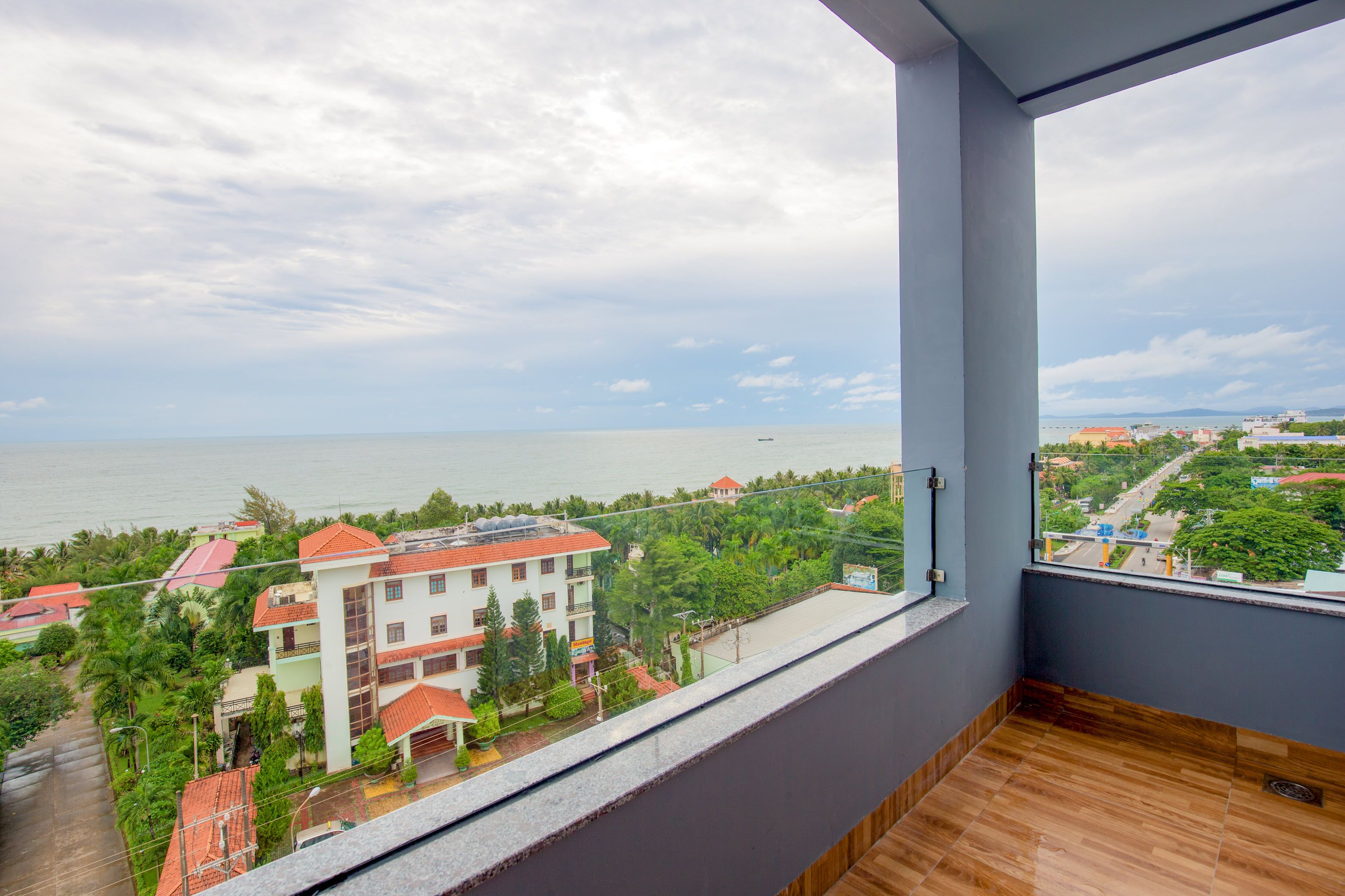 DELUXE ROOM DOUBLE WITH WINDOW	