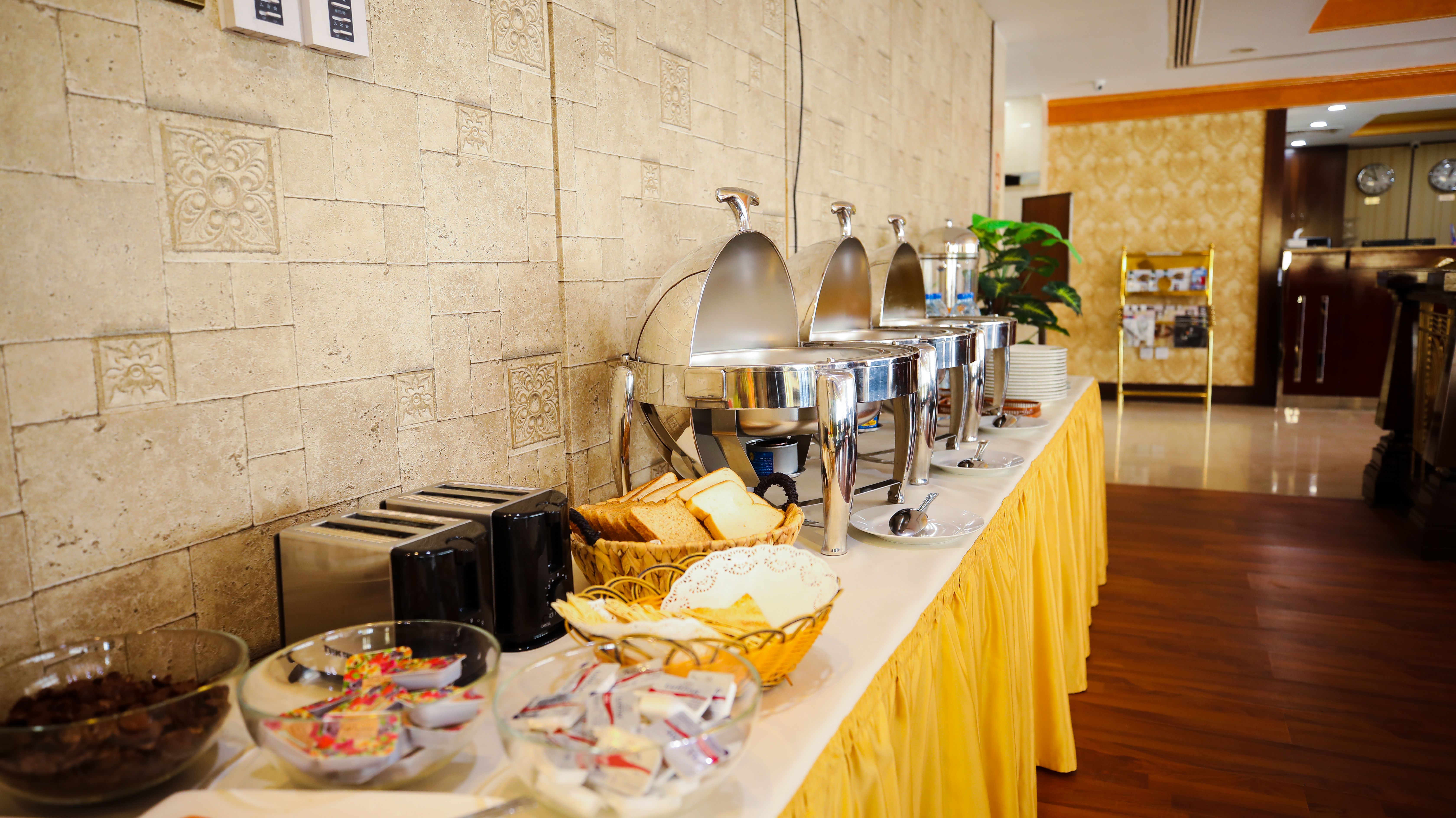 GREEN HOUSE INTERNATIONAL BUFFET RESTAURENT 
