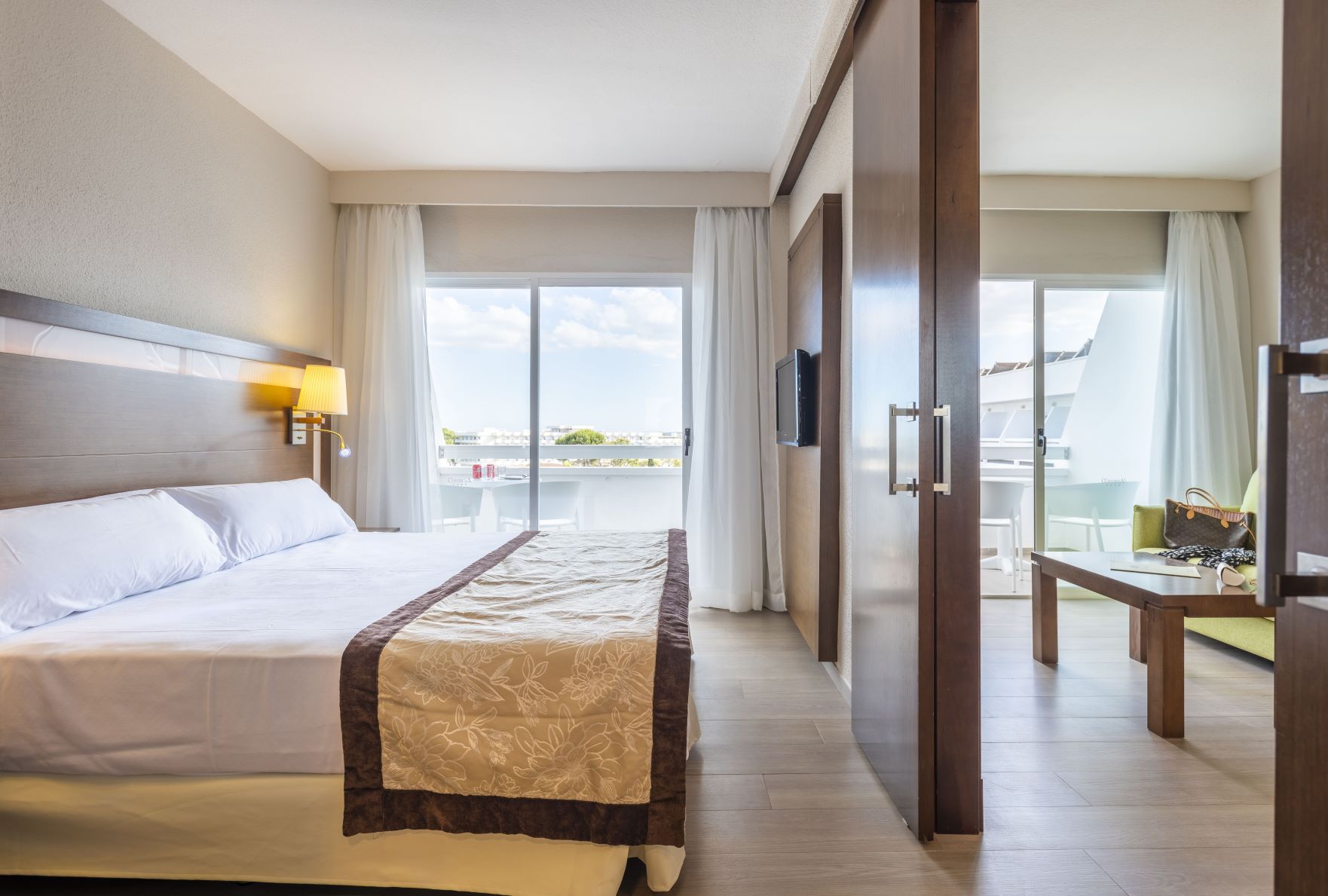 SUITE (BALCONY)