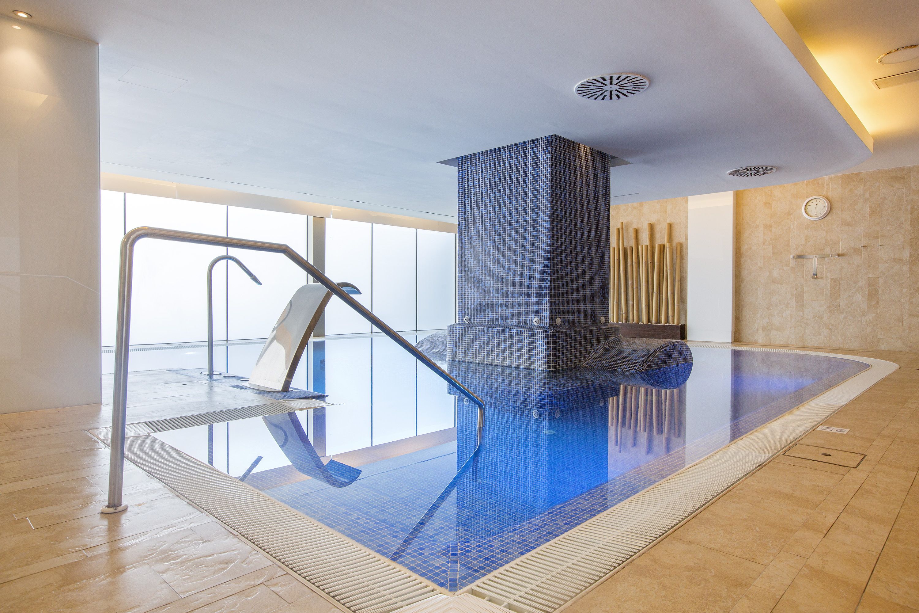 Piscină interioară