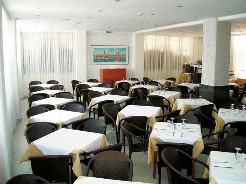 Restaurant Hotel Thalia.jpg