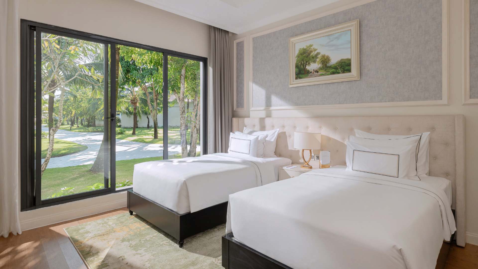 THE LEVEL 3-BEDROOM VILLA LAKE VIEW WITH PRIVATE POOL