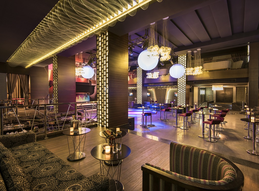 Aqua Pool Bar