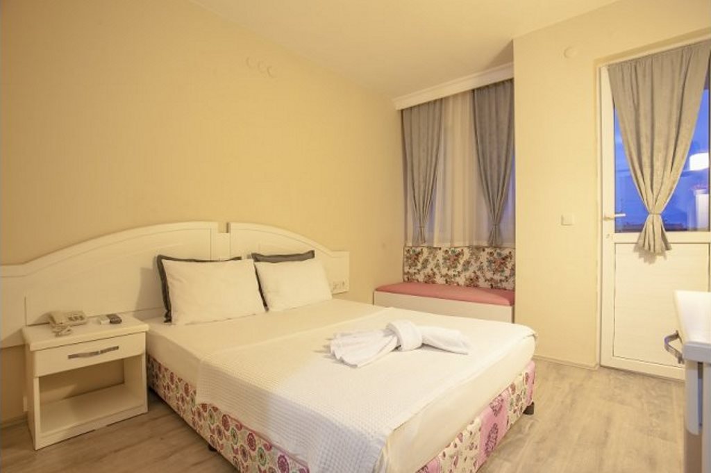 STANDARD ROOM WITH BALCONY 