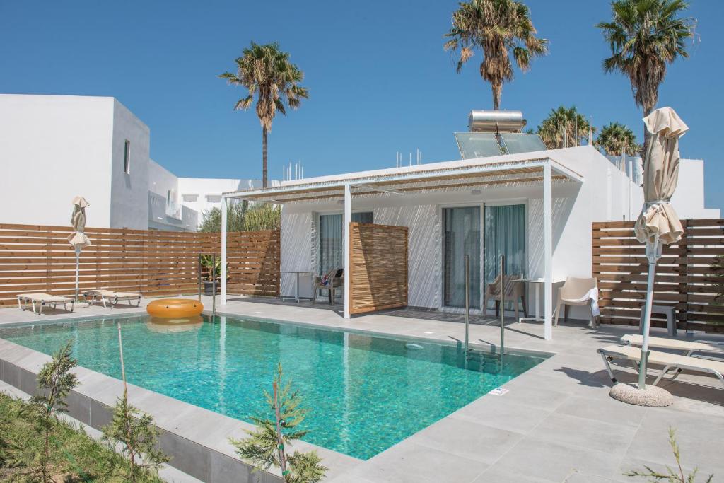JUNIIOR SUITE SWIM UP 