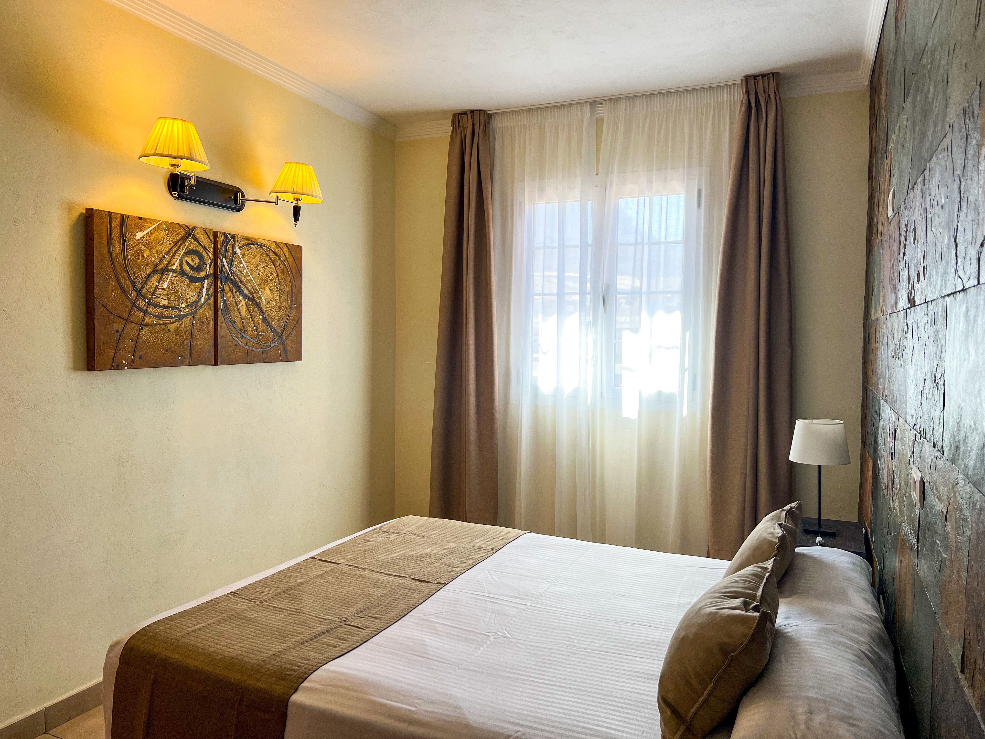 DOUBLE STANDARD ROOM WITH BALCONY OR TERRACE