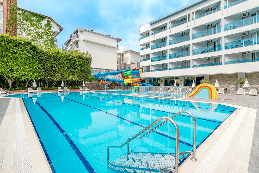 Piscina deschisă