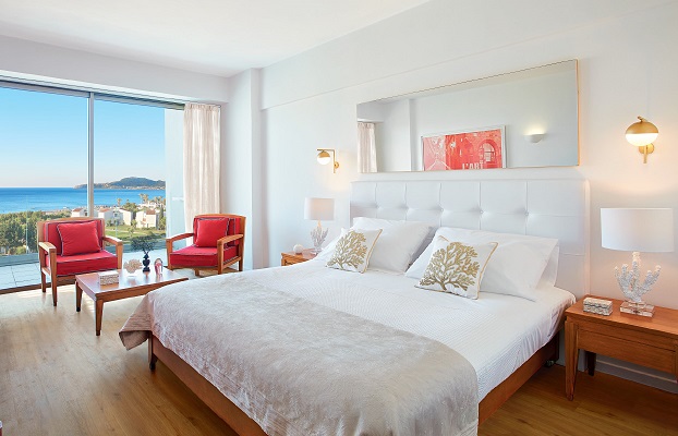 11-lux-me-sky-guestroom-sea-view-bedroom-grecotel-dama-dama-25313.jpg