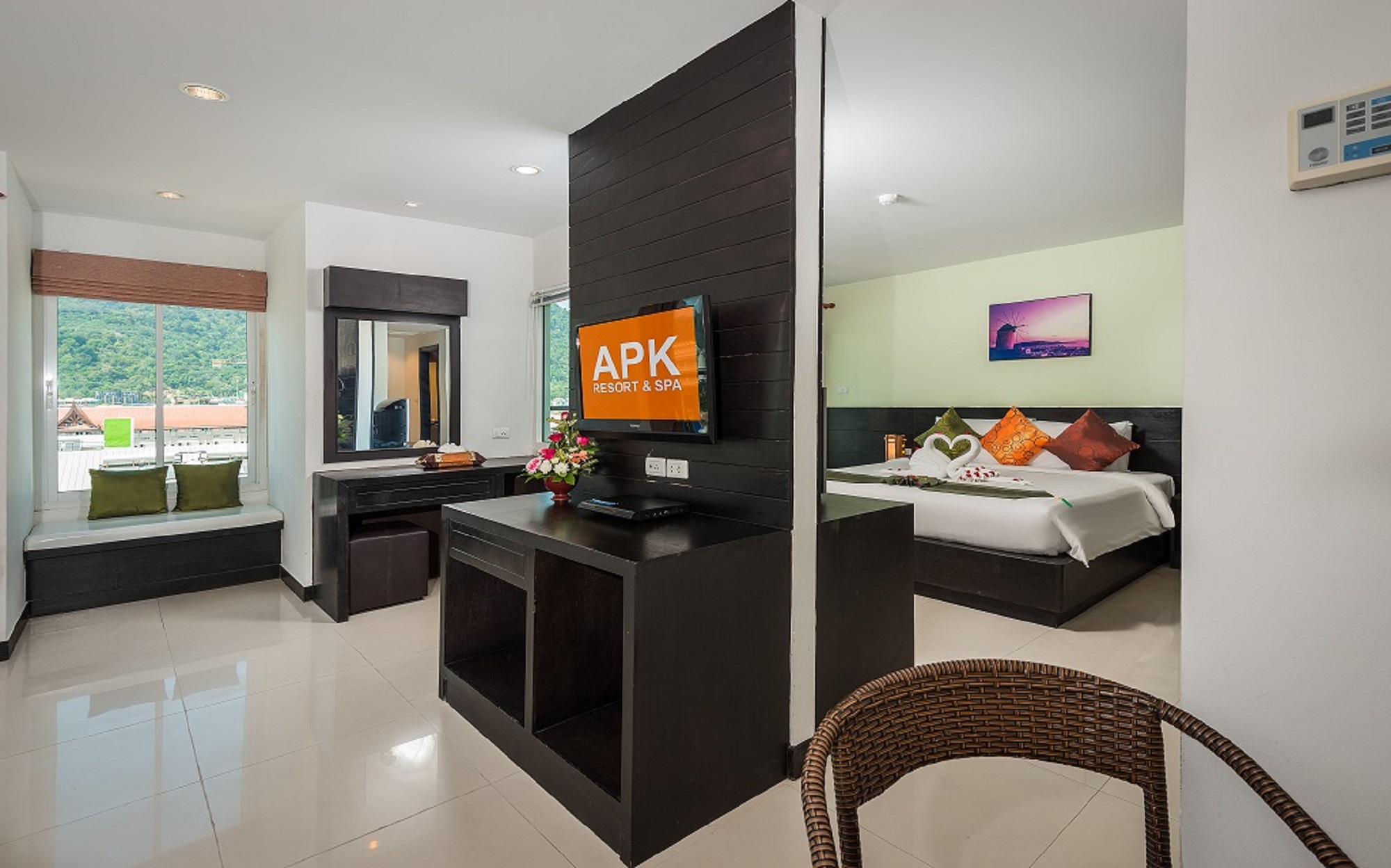 HONEYMOON SUITE