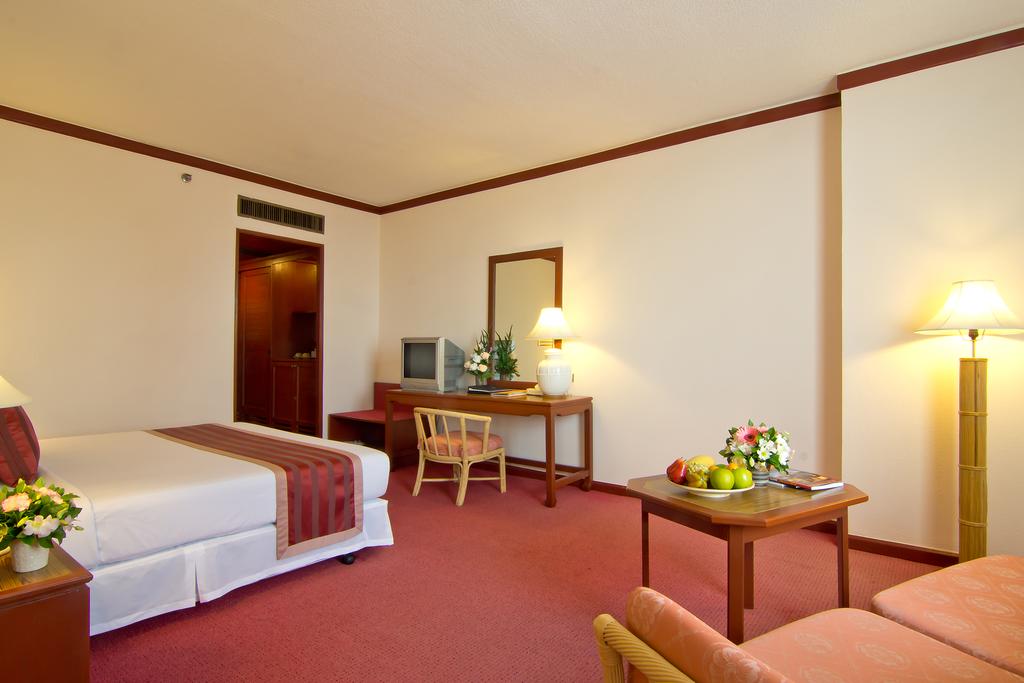 DELUXE ROOM