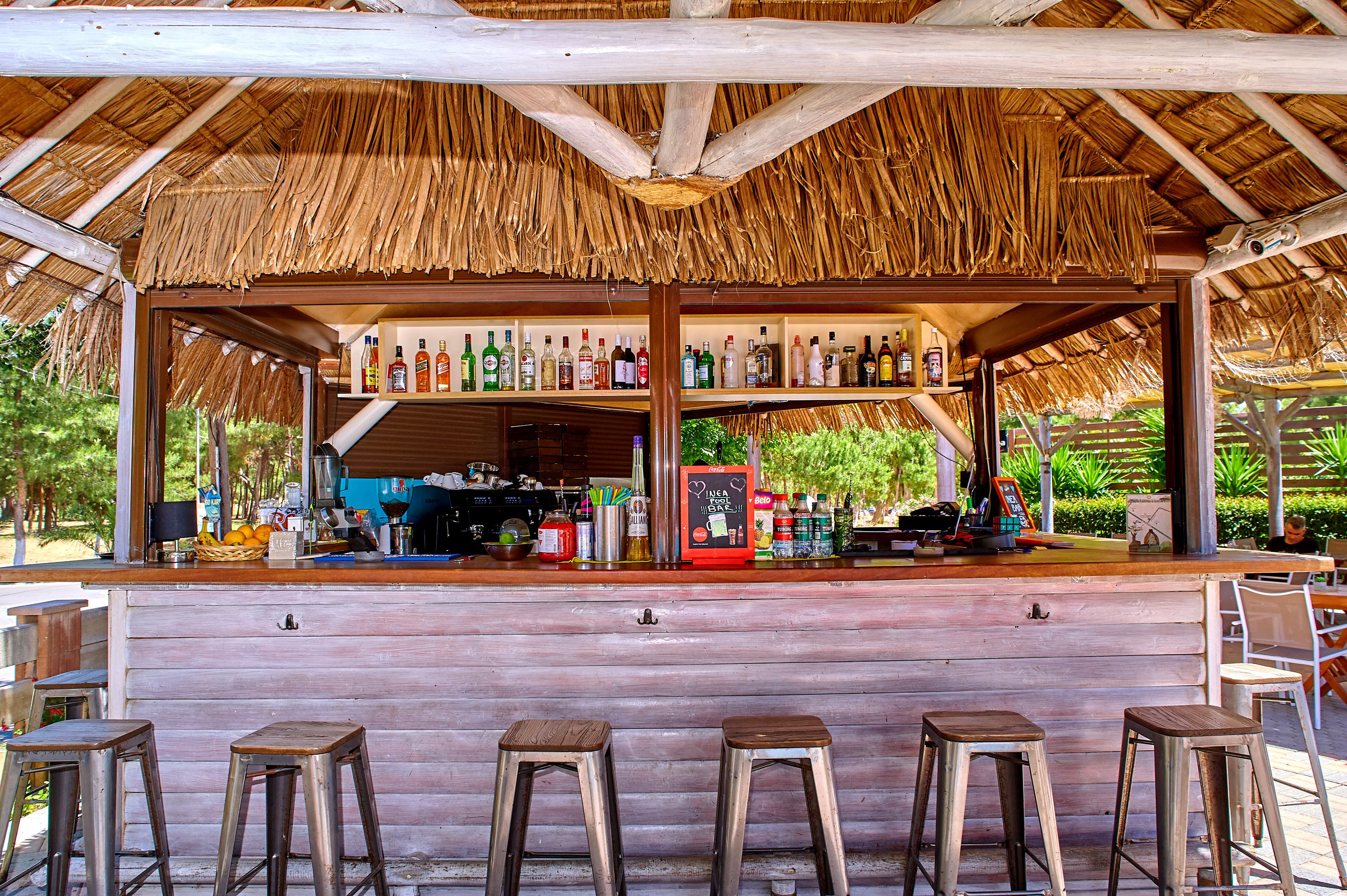 POOL BAR
