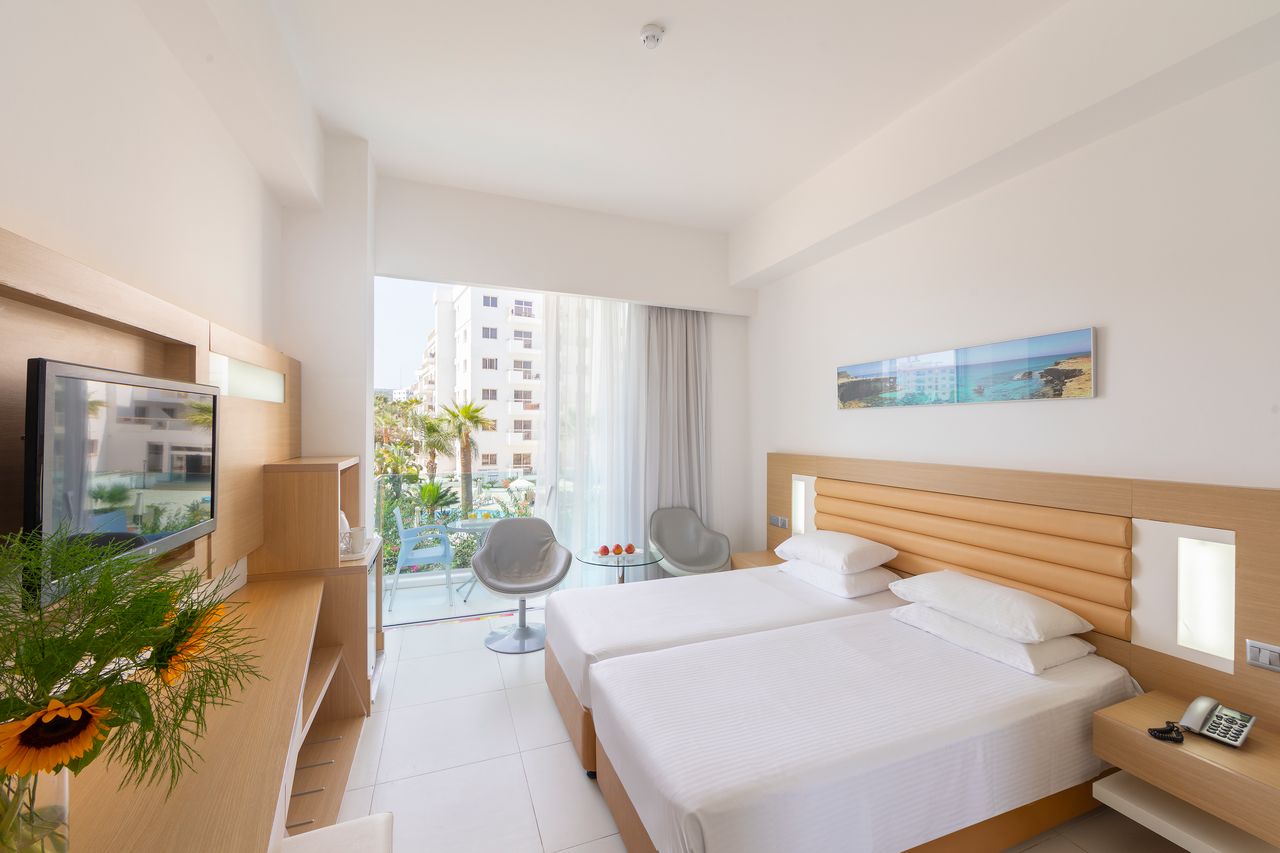 STANDARD ROOM (INLAND VIEW, BALCONY)