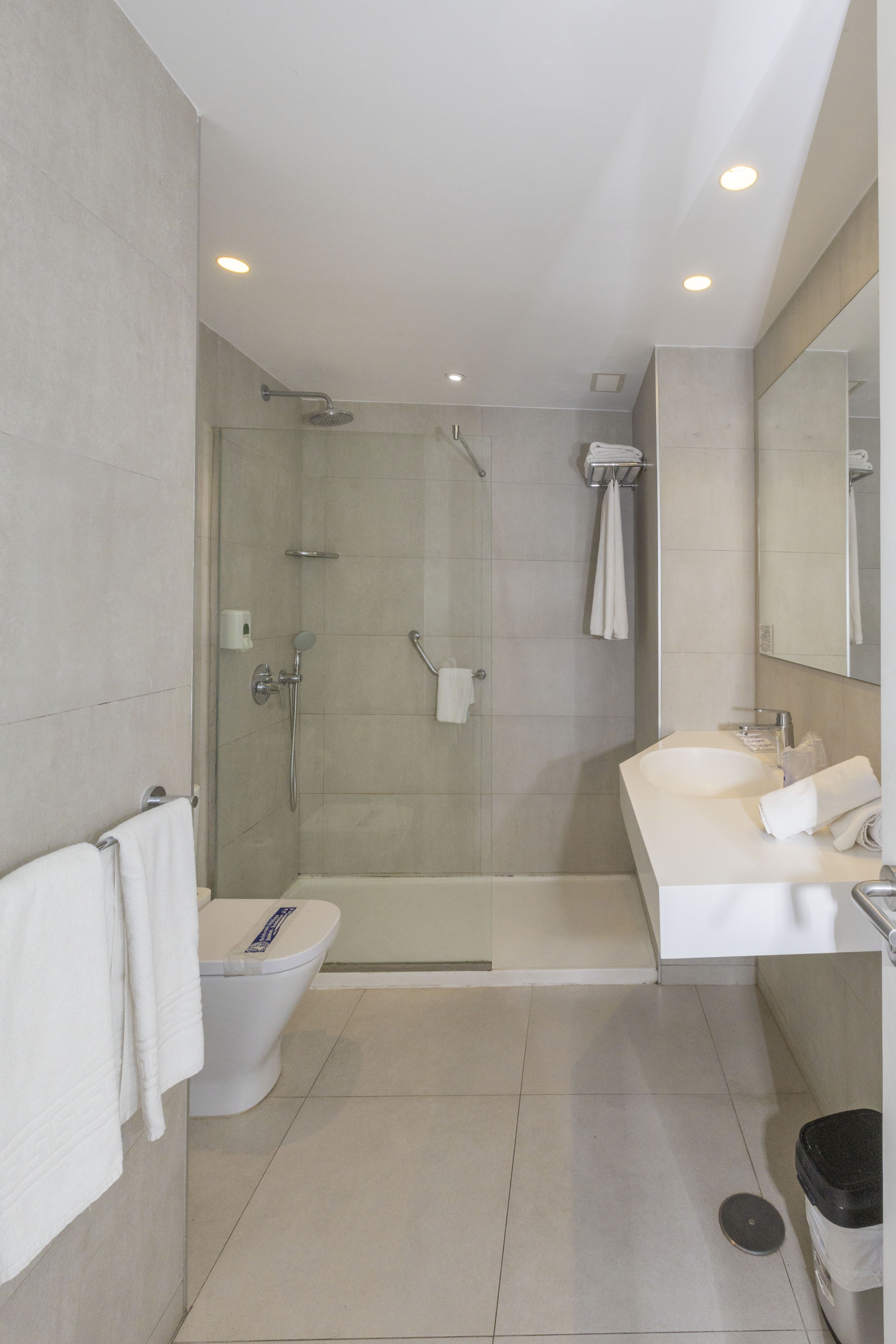 DOUBLE STANDARD 1 BEDROOM APARTMENT WITH BALCONY (A2R)