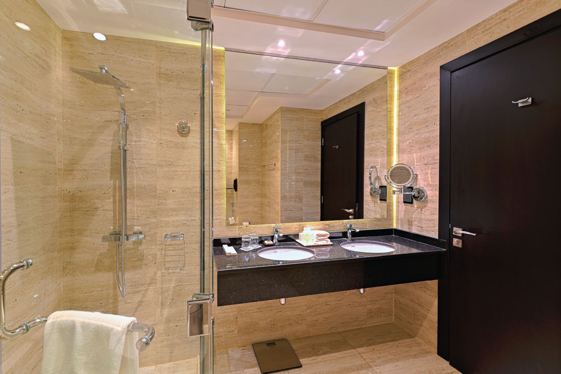 Deluxe Room (King/Twin)