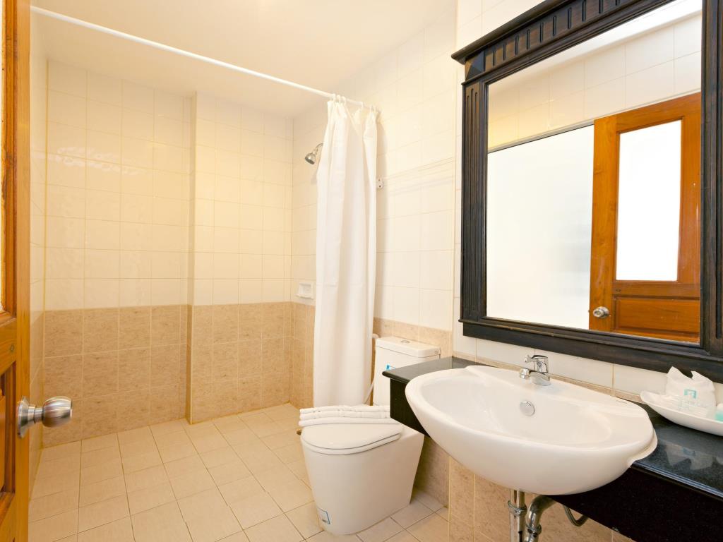 DELUXE ROOM (RUN OF HOUSE)