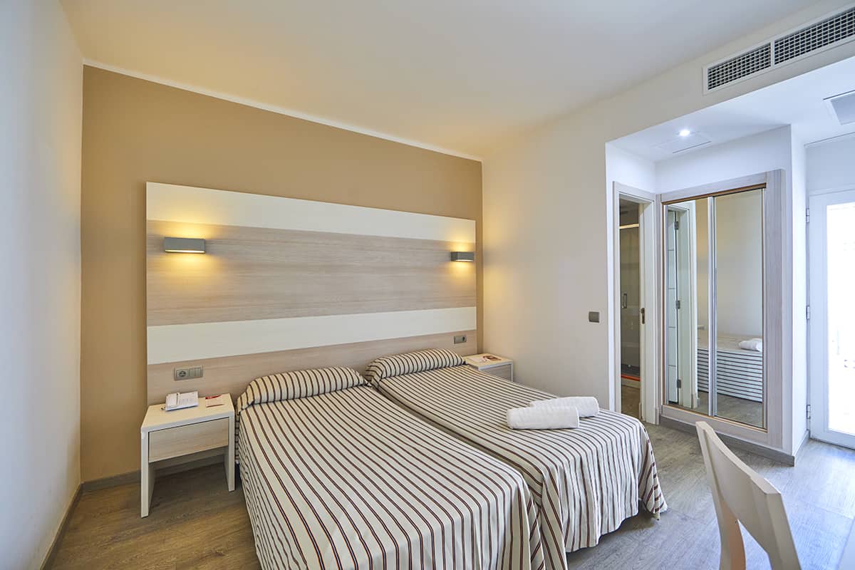 DB - TWIN ROOM BALCONY OR TERRACE