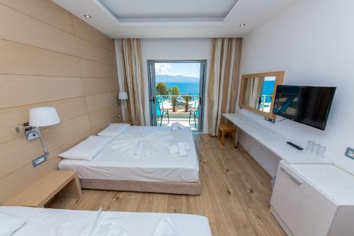 SARANDAPALACE4.jpg